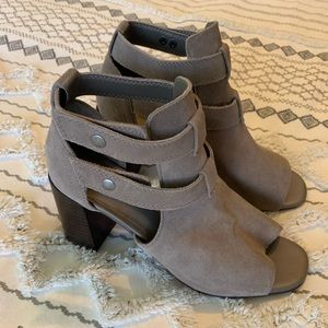 Market & Spruce heels 6.5